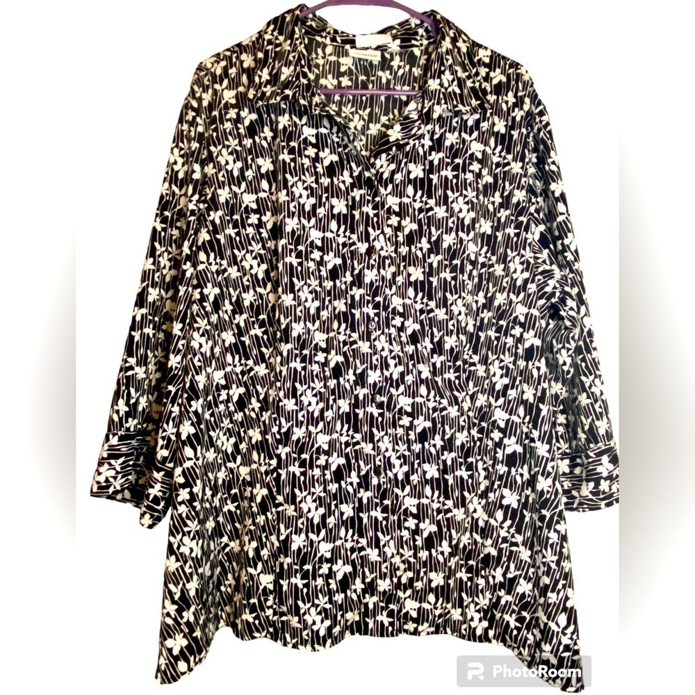 Worthington woman size tag missing see below for measurements button down. I-19
